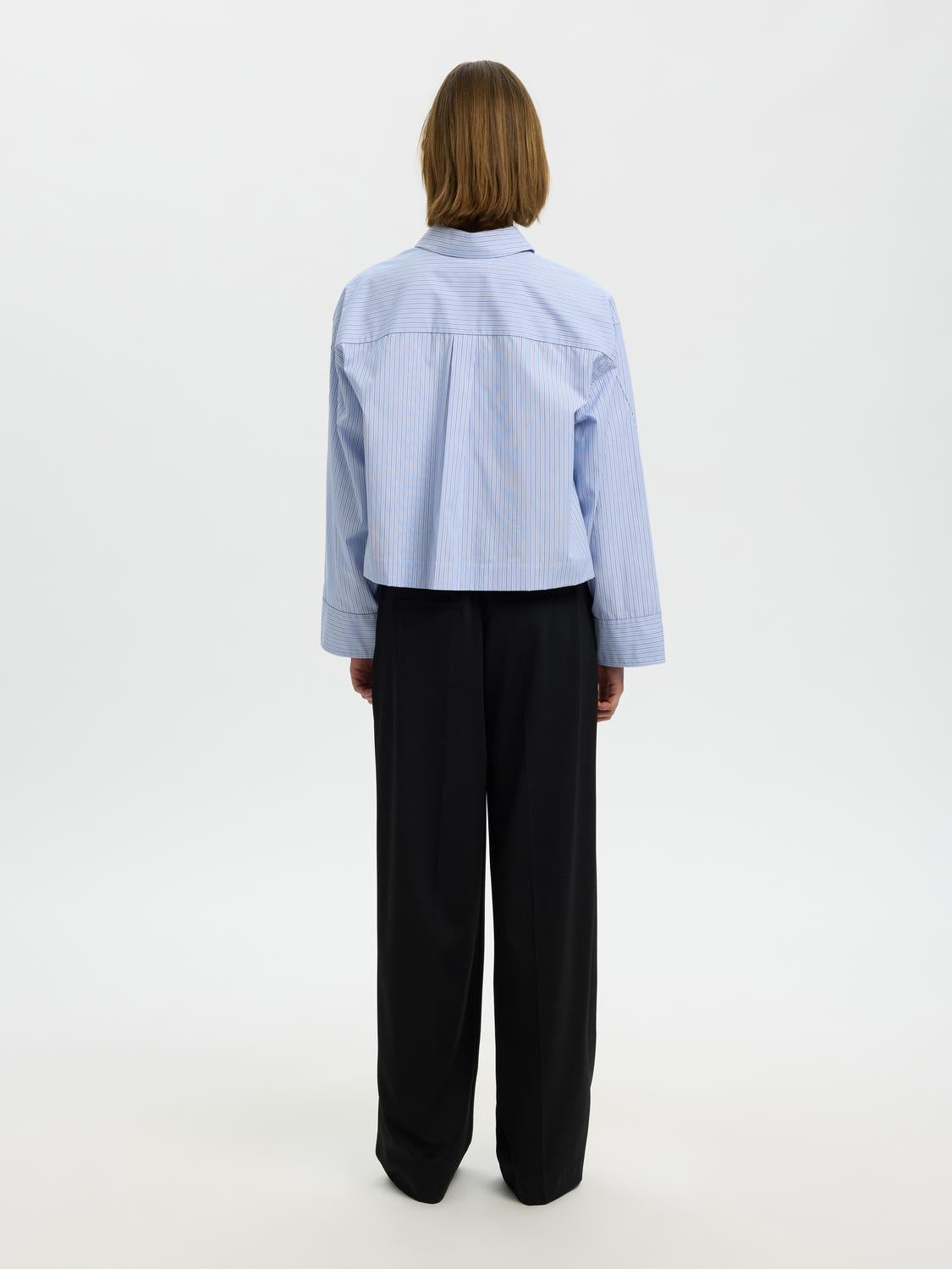 model_shot-back